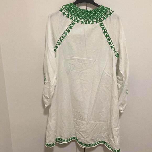 Roller Rabbit Tasha Rylina Cover-Up Mini Dress in White with Green Embroidery. - Picture 2 of 10